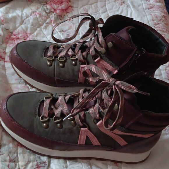 Alex Marie  - Picture 2 of 5